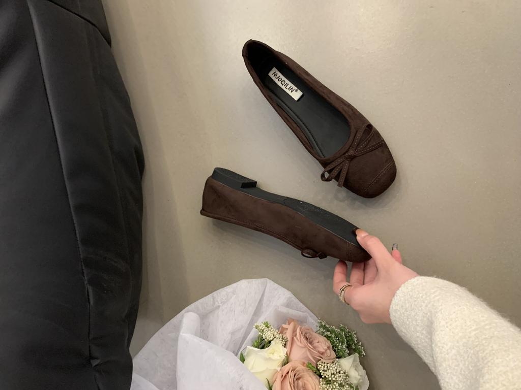 2025 spring new sweet round head bow thick heel outer wear light mouth commuting ballet flat bottom OL women's single shoes