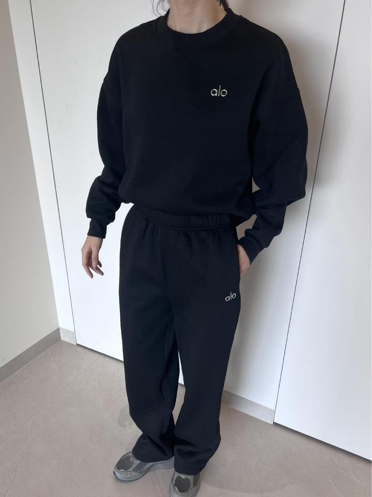 Discover the new high-quality autumn and winter loose straight-leg sweatpants with a raised letter logo.