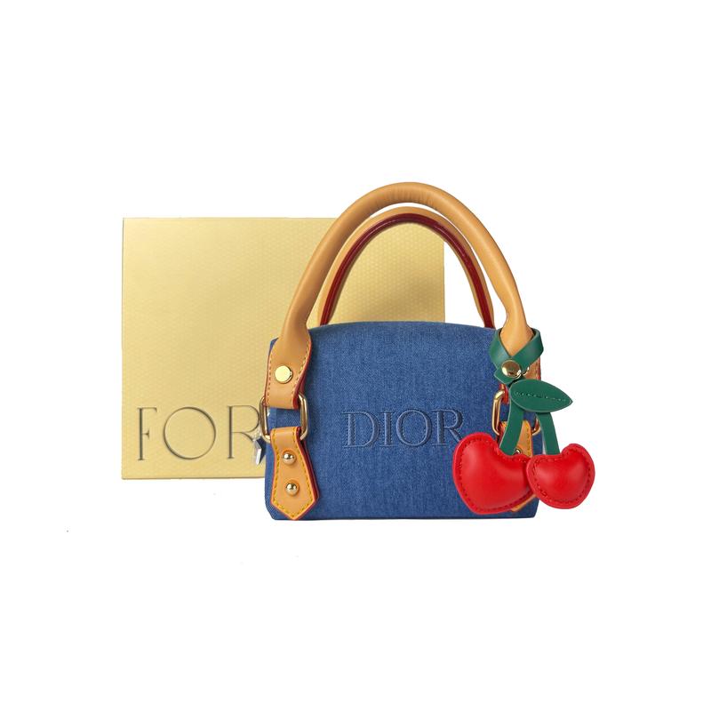 

DIOR [Customized Cosmetic Bag] Qingqiao Gift Cherry Light Luxury High Value Exquisite Denim белый