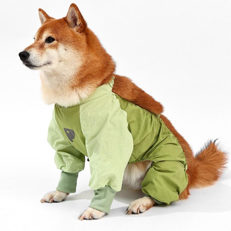 Elastische Hundekleidung, schmutzabweisend für den Ausflug, und haarendschützende Kleidung