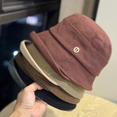Autumn and Winter Hats for Women Fashionable Metal Label Fisherman Hat Street Casual Versatile Face Showing Small Elegant Curling Edge