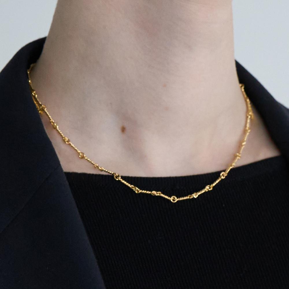 Still Instant Round Hole & Forms - Necklace 12 (2Colors)