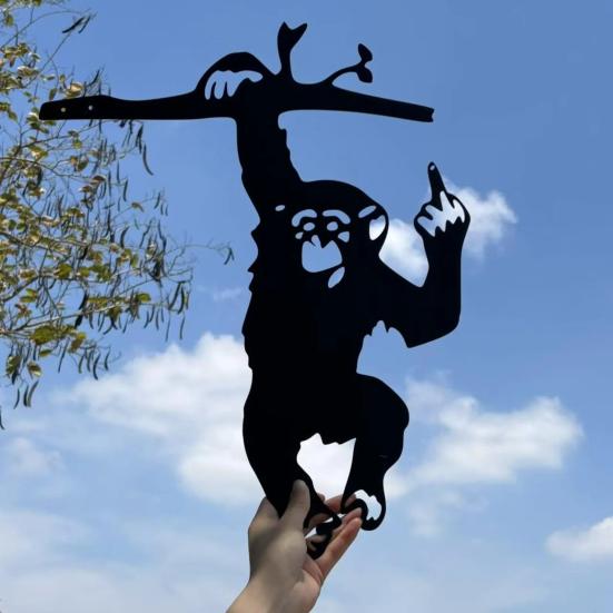 Middle Finger Monkey Decoration Metal Flip-off Monkey Ornament Garden Monkey Decoration for Tree Yard Fence Decor