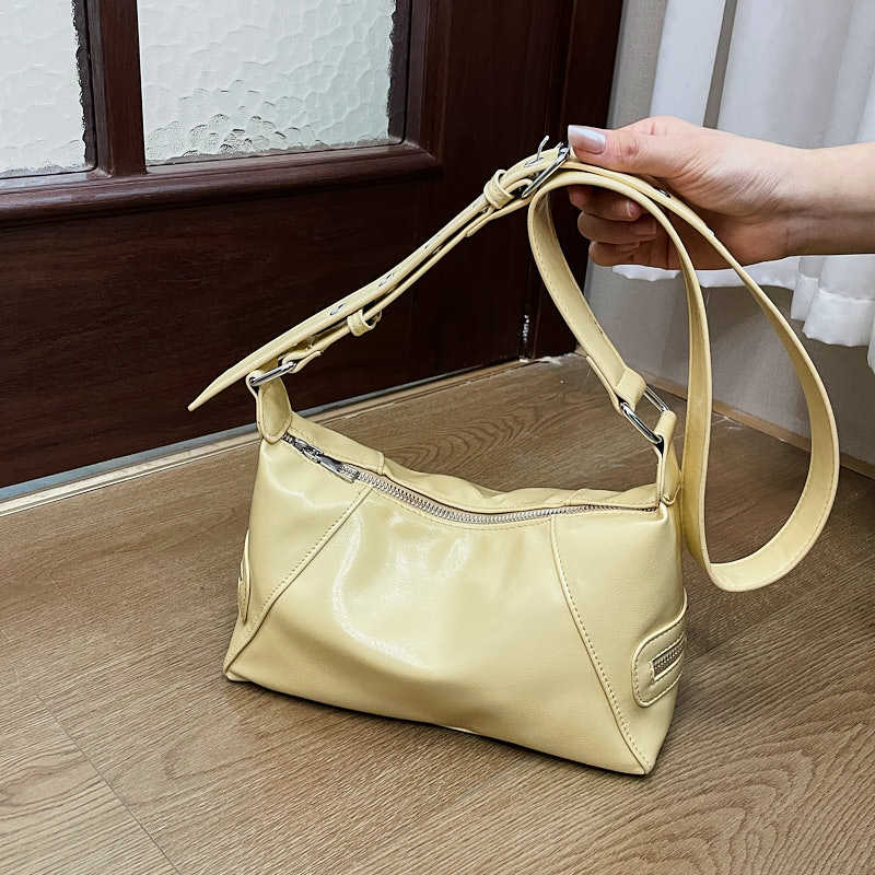Niche Design Bag Women's 2025 New Fashion Retro Soft Leather Underarm Bag Large Capacity Commuter Shoulder Messenger Bag