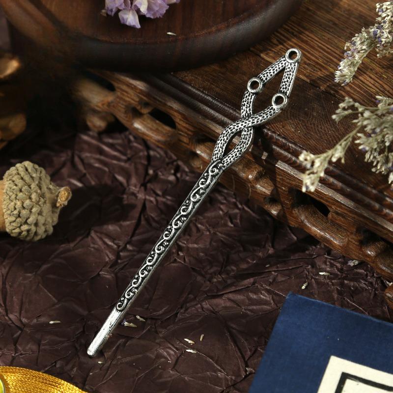 

Carved embroidery needle holder, thread threading tool, lead threading tool, hand-made DIY sewing accessories