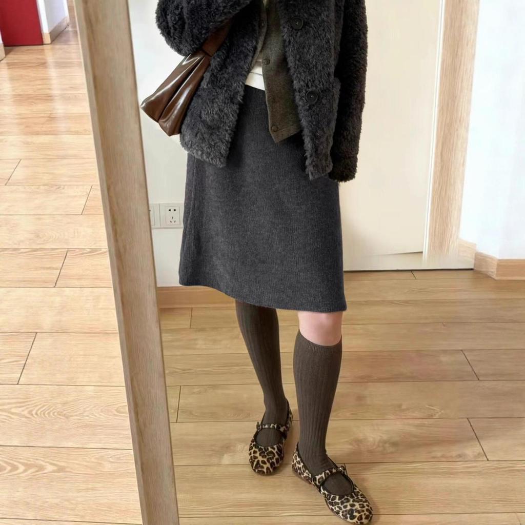Versatile A-Line Knitted Midi Skirt for Women – Autumn & Winter, Retro Maillard Style, Soft & Cozy