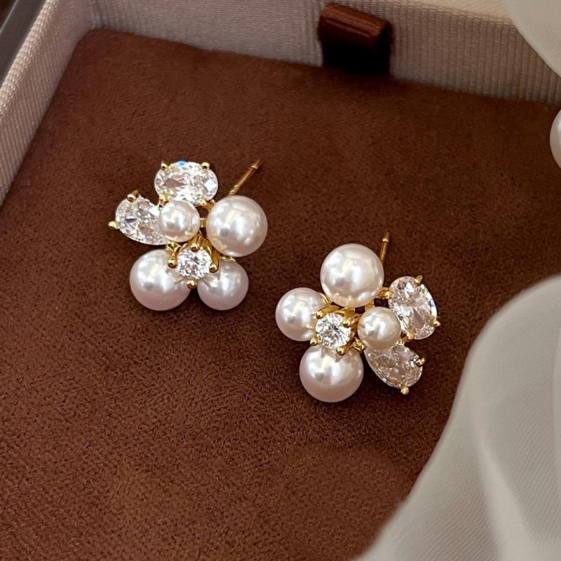 French Elegant Pearl Zircon Splicing Flower Stud Earrings 2026 New Design Party Jewelry Elegant Accessories for Women and Girls