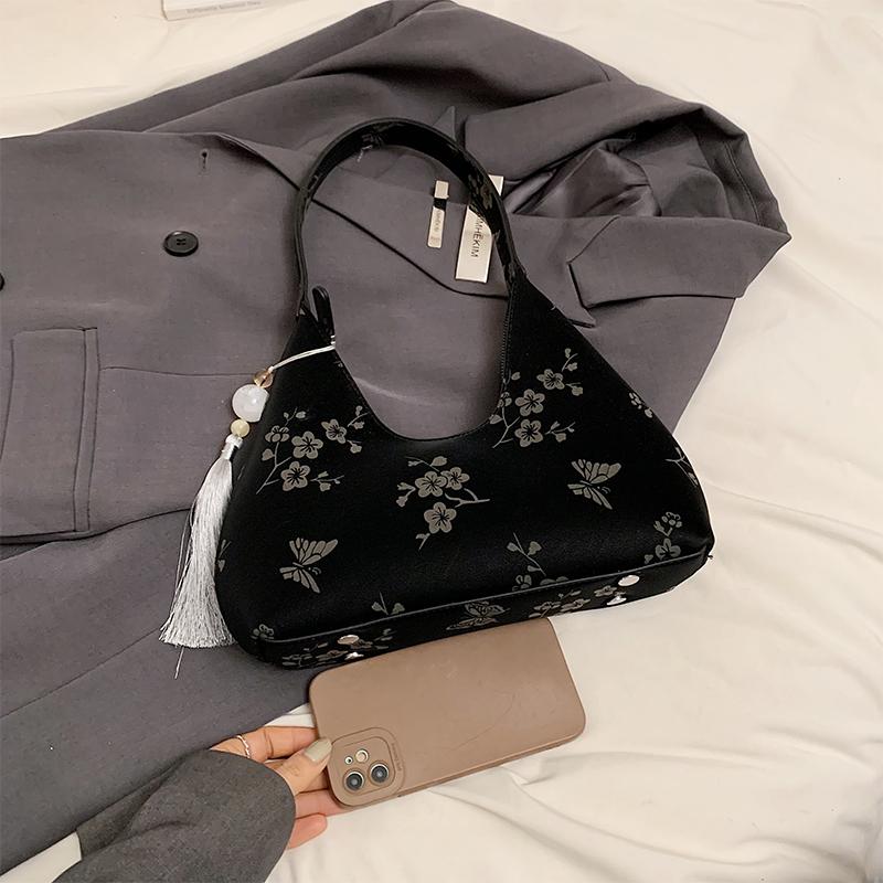 Мягкая ткань черного цвета — фото 5