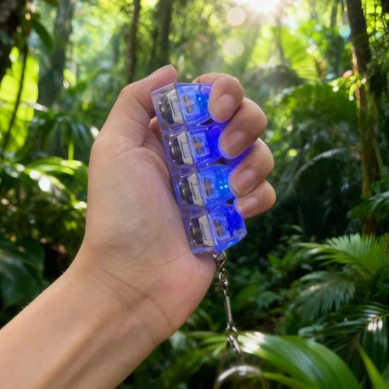 1/2 Stück 4-Tasten Fidget-Tastatur-Spielzeug mit Licht Stressabbau Transparente Kappe Tastatur Finger-Clicker Schlüsselanhänger Dekompressionsknopf Sensorisches Spielzeug