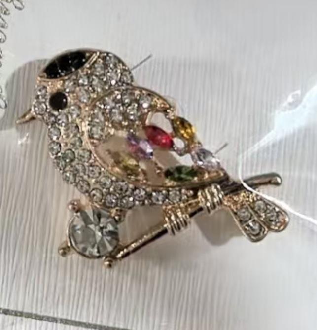 Luxury Rhinestone Bee Brooch - Stylish High-End Pin for Jackets and Suits