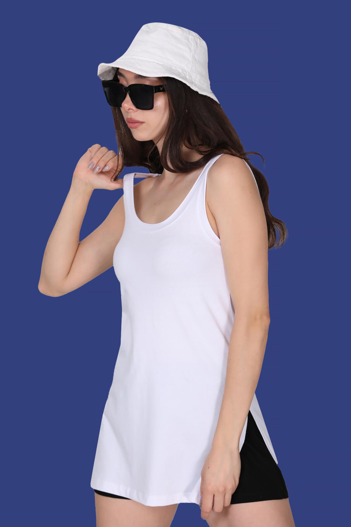 

Женская футболка спортсмена с разрезом 36 белый