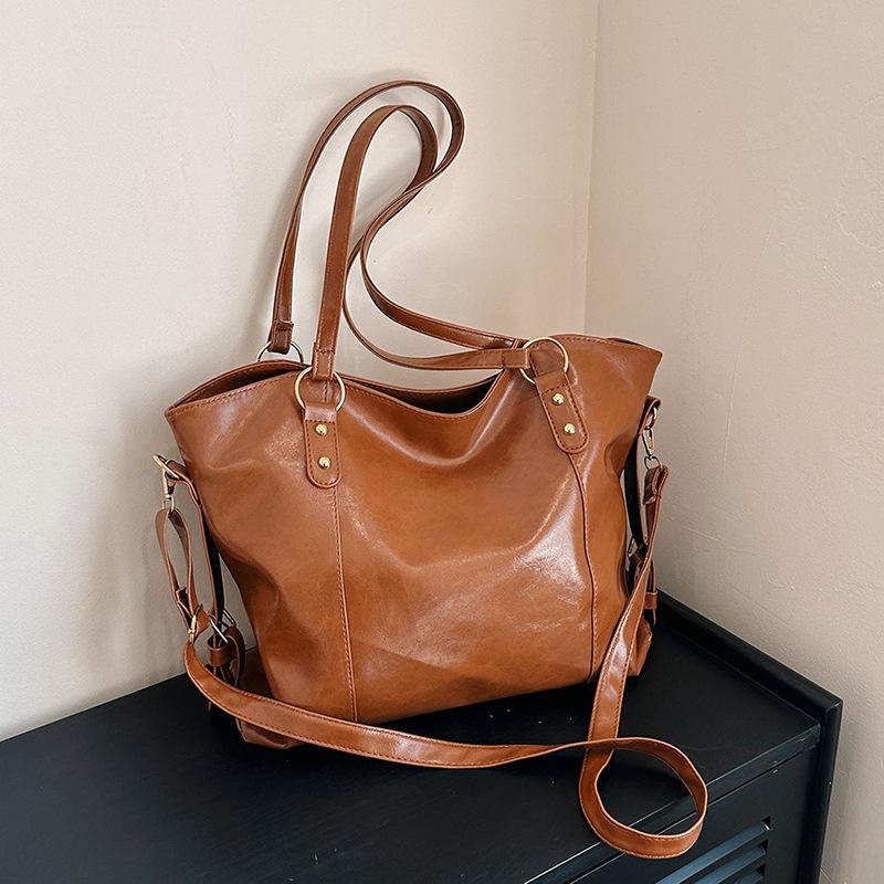 

Large-capacity bag women s 2024 autumn new shoulder large bag niche portable college student class commuter tote bag коричневий