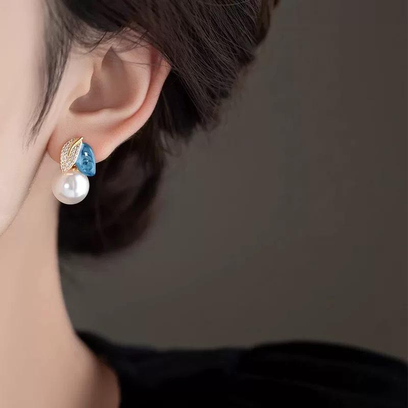 Light luxury high-end enamel drop glaze asymmetrical earrings women's new new Chinese stud earrings exquisite fashion earrings