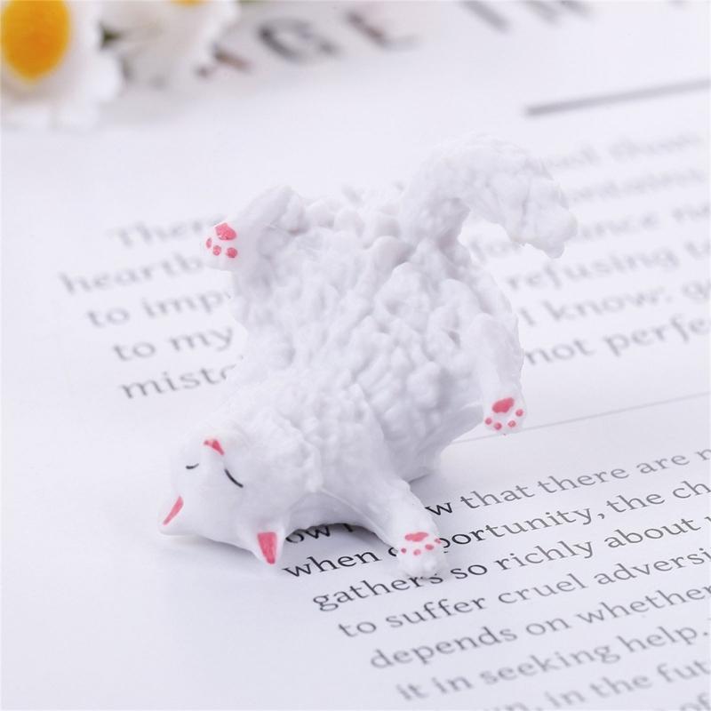 Tiny Cats Sculpture Elegant Miniature Decors For Workspaces Shelf Display Pet Lover Gift Quality Resin Craft Figurine