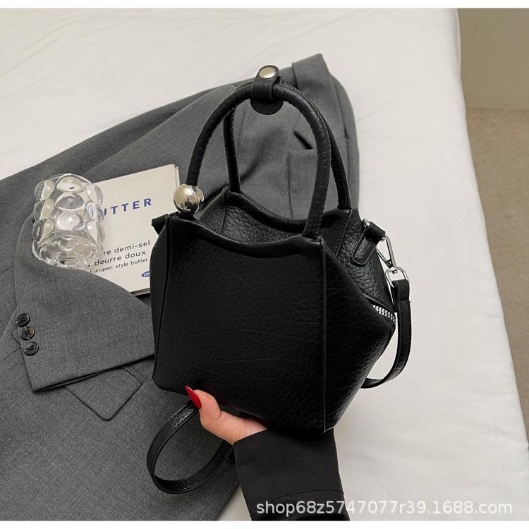 Summer Popular Small Bag Women s 2025 New Fashion Versatile Chain Crossbody Bag High-end Handbag