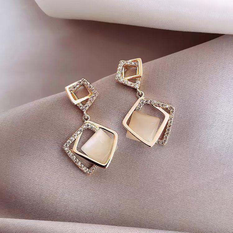 Silberne Nadel Katzenaugenstein Blume Ohrringe - Elegantes, vielseitiges Modeaccessoire für Frauen