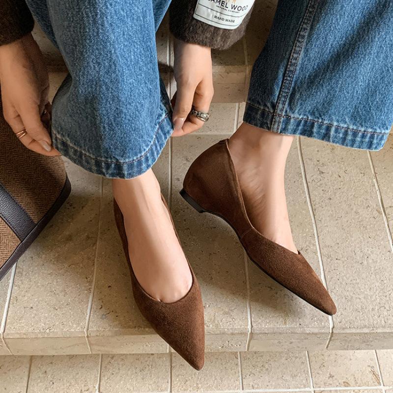 New women's fashion single shoes pointed non-slip beef tendon sole large size shoes comfortable and fashionable sheepskin women's shoes four seasons