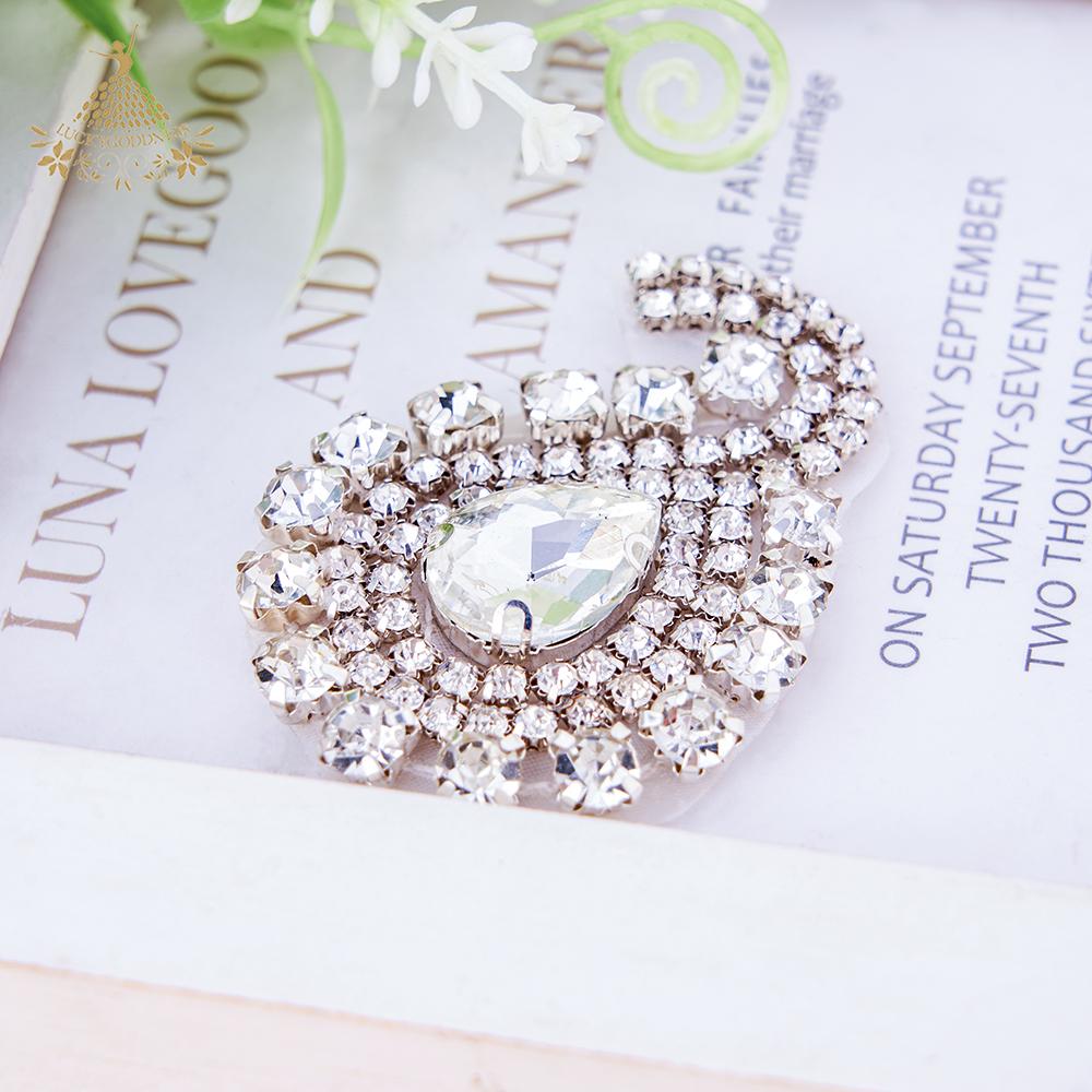 China Factory New Small Sew-On Rhinestone Appliques for Dress Crystal Decoration Sashes Flower Shape Handmade