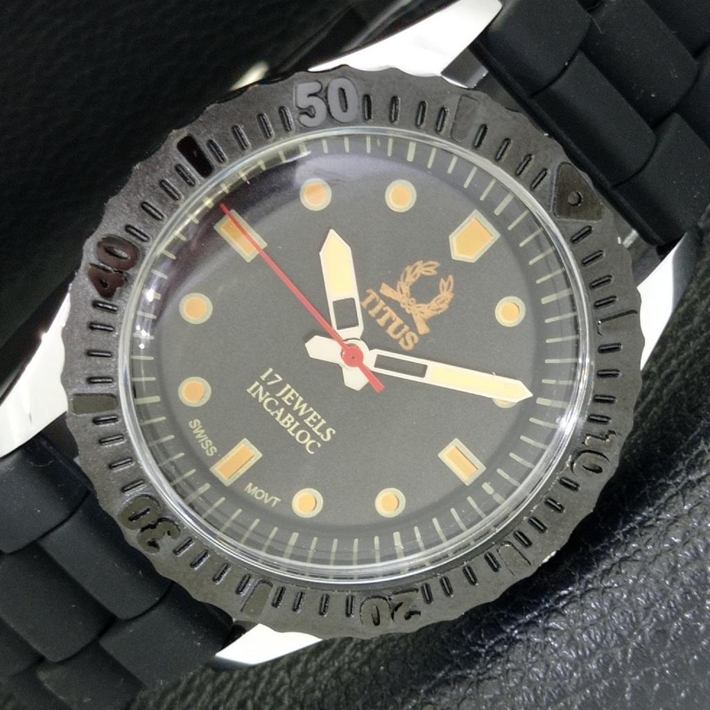 

SWISS MENS 40MM TITUS TURNABLE BEZEL HAND-WINDING BLACK DIAL WATCH a431356-2 R106-a431356