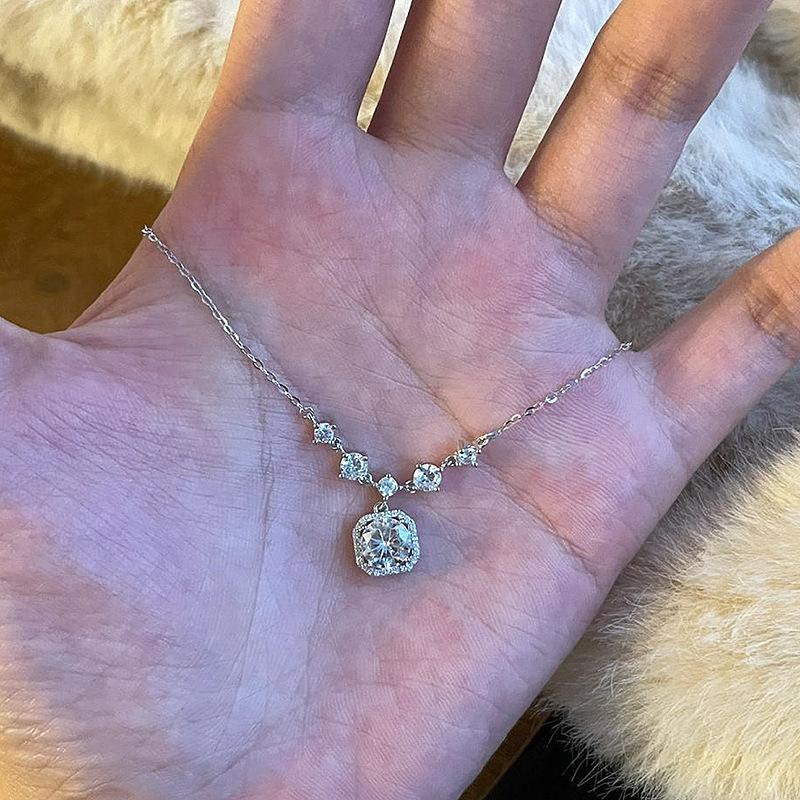light luxury round Zircon collar chain Exquisite diamond inlay square silver  necklace for women pendant wedding