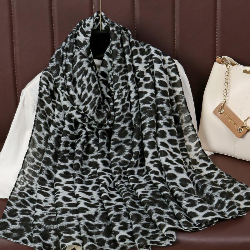 Hot-selling new leopard print polyester scarf street popular women's long scarf spring and autumn long scarf