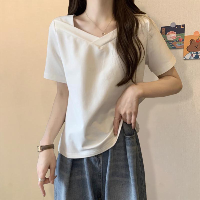 

V-neck short-sleeved t-shirt women s summer new loose and thin solid color student hot girl showing collarbone top design sense M белый