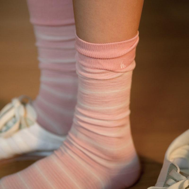 Hiig [no.402] Soft Pink Stripe Silk Socks