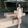 Retro Blumiger Qipao: Sommerkleid im jungen Stil mit Taillenbetonung zur Figurformung