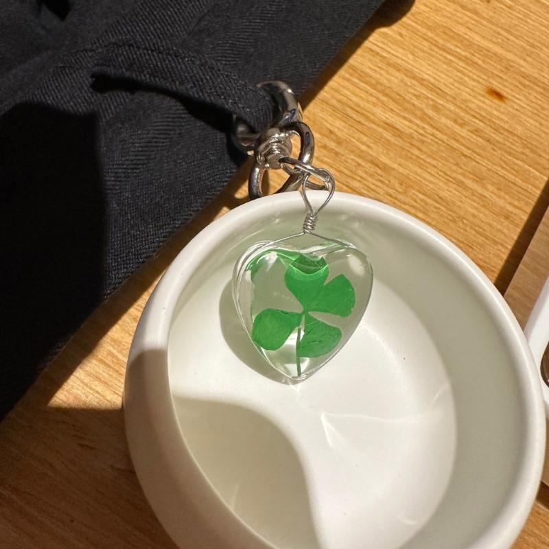 Multi Purpose Four Leaf Clovers Keychain Trendy Four Leaf Clovers Key Rings Adornment Eye Catching Keychain Pendant