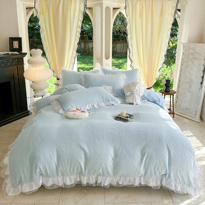 French Winter Warmth, Milk Velvet Four-piece Set, Anti-static Princess Style Lace, Carved Velvet Quilt Cover, Bedding
