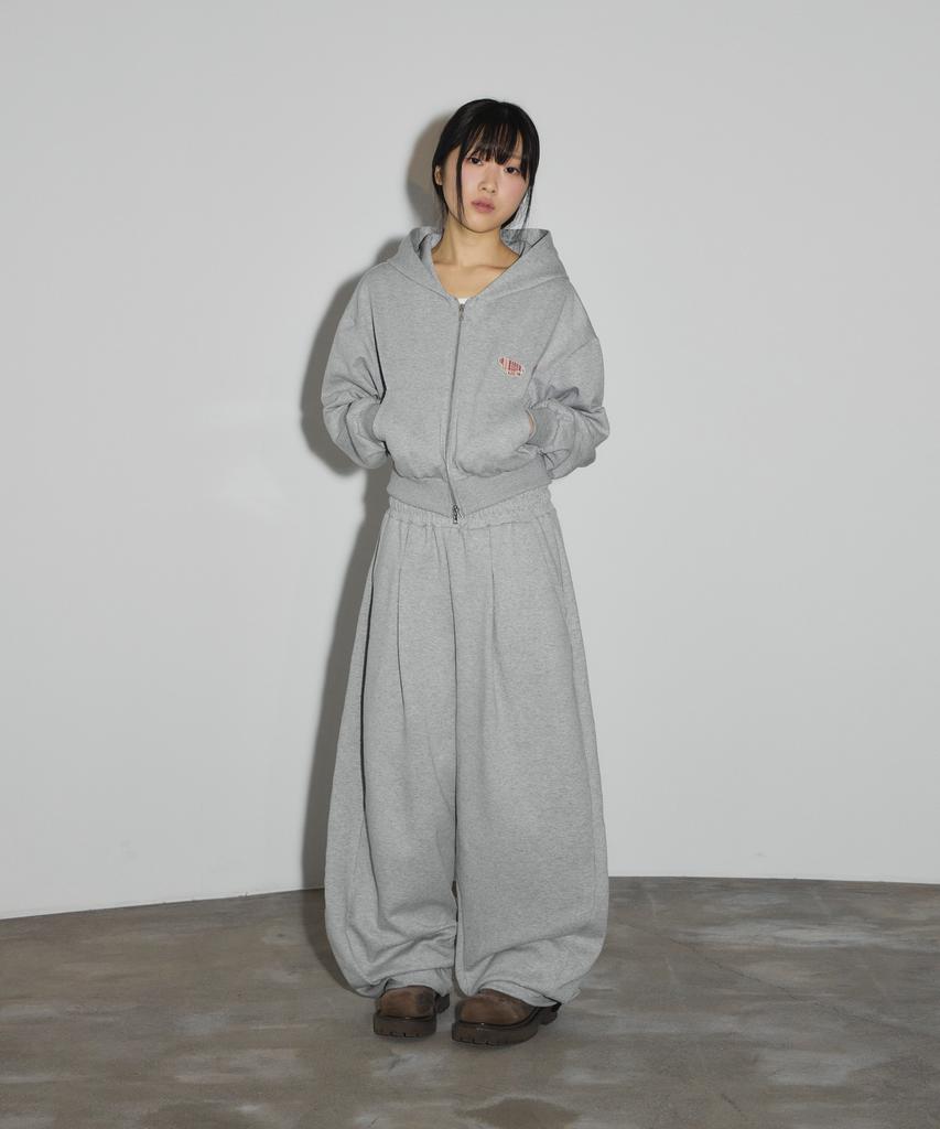 Seulliggeullou Angel Applique Curved Sweatpants [Gray]