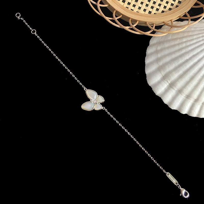 

Позолоченный медный набор украшений «Бабочка» с ожерельем из перламутра, клипсами для ушей и браслетом