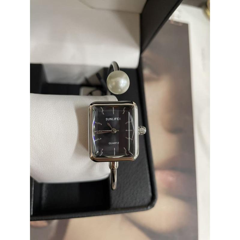 Damen Leicht Luxuriös Nische Antik Einfach Retro Armband Exquisite Quarz Uhr Goldene Quadratische Perle Mode Uhr