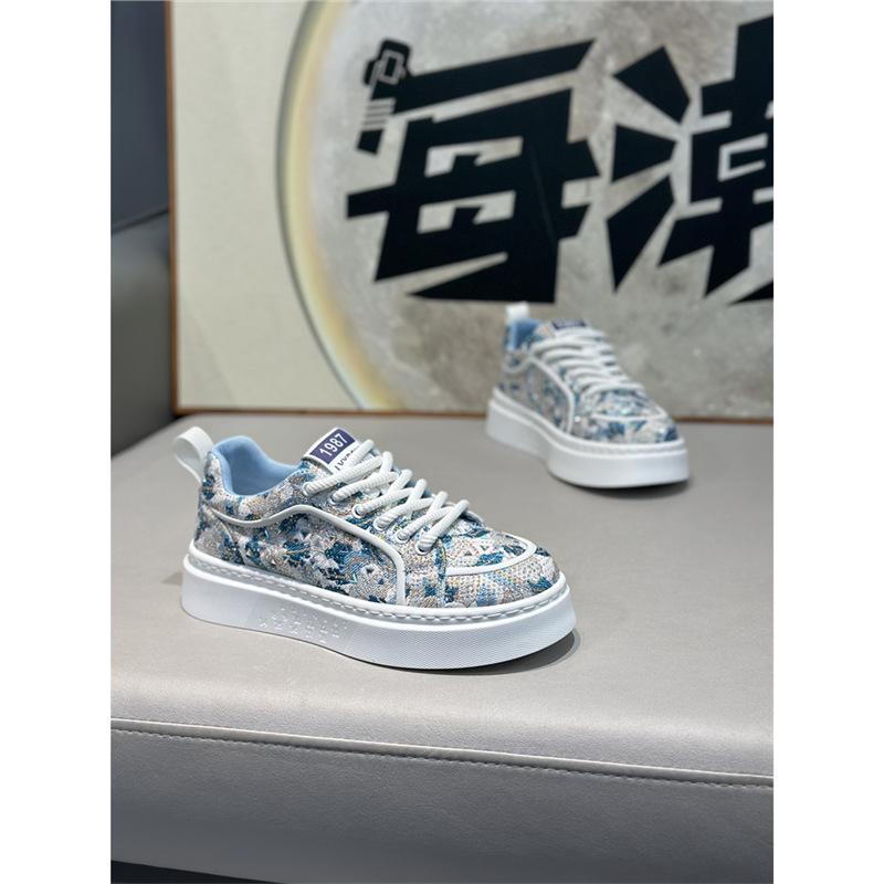 Spring new low-top hot drill, light and comfortable casual soft-soled lace-up mesh shoes qs
