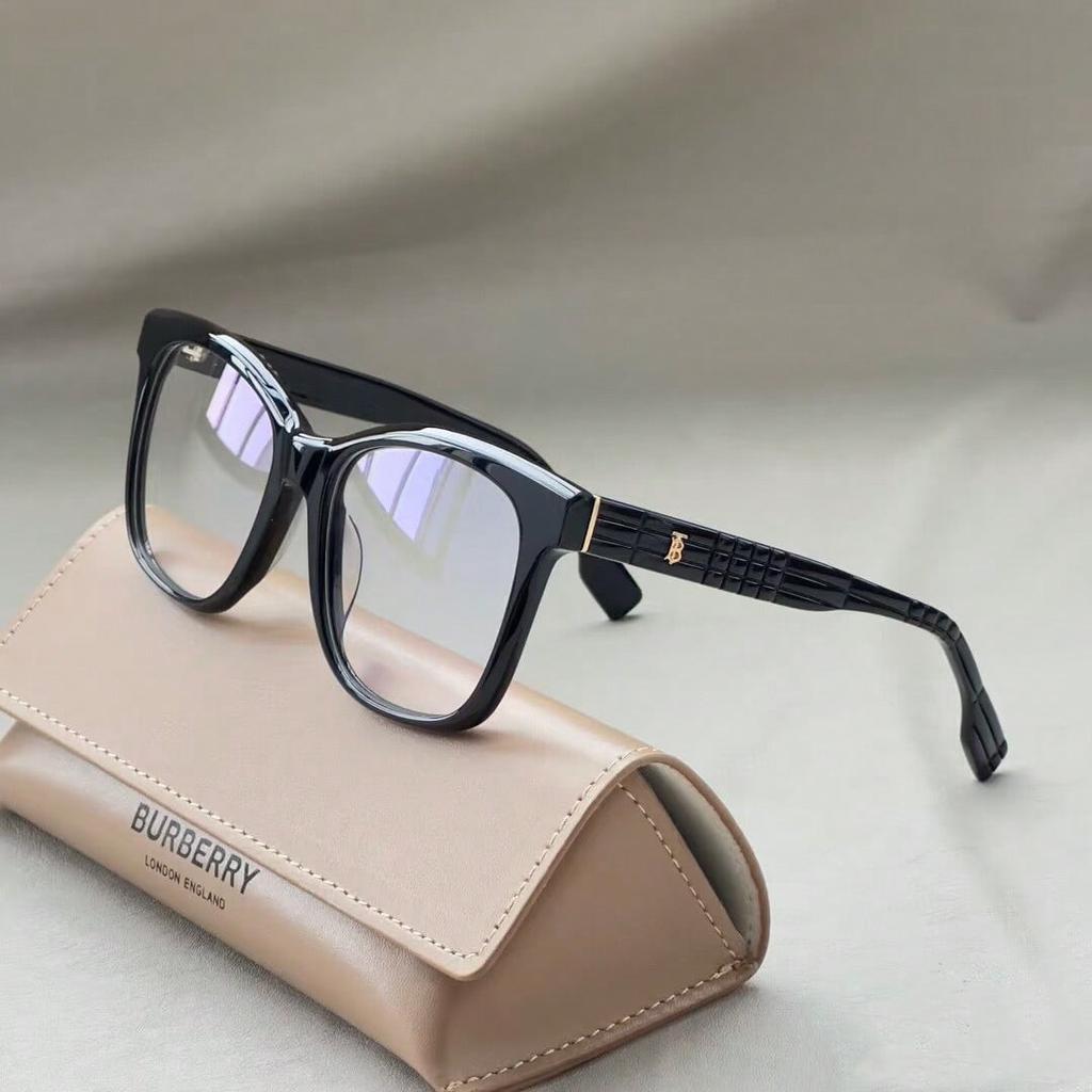 Burberry Hnědé pouzdro na sluneční brýle z PU kůže
