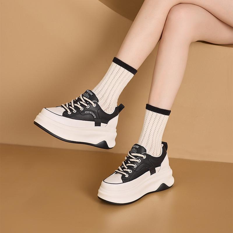 3233 kleine Größe Leder kleine weiße Schuhe Damen dicke Sohle Innenhöhe erhöht Schnürschuhe Damenschuhe Alphabet lässige Dad-Schuhe Damen