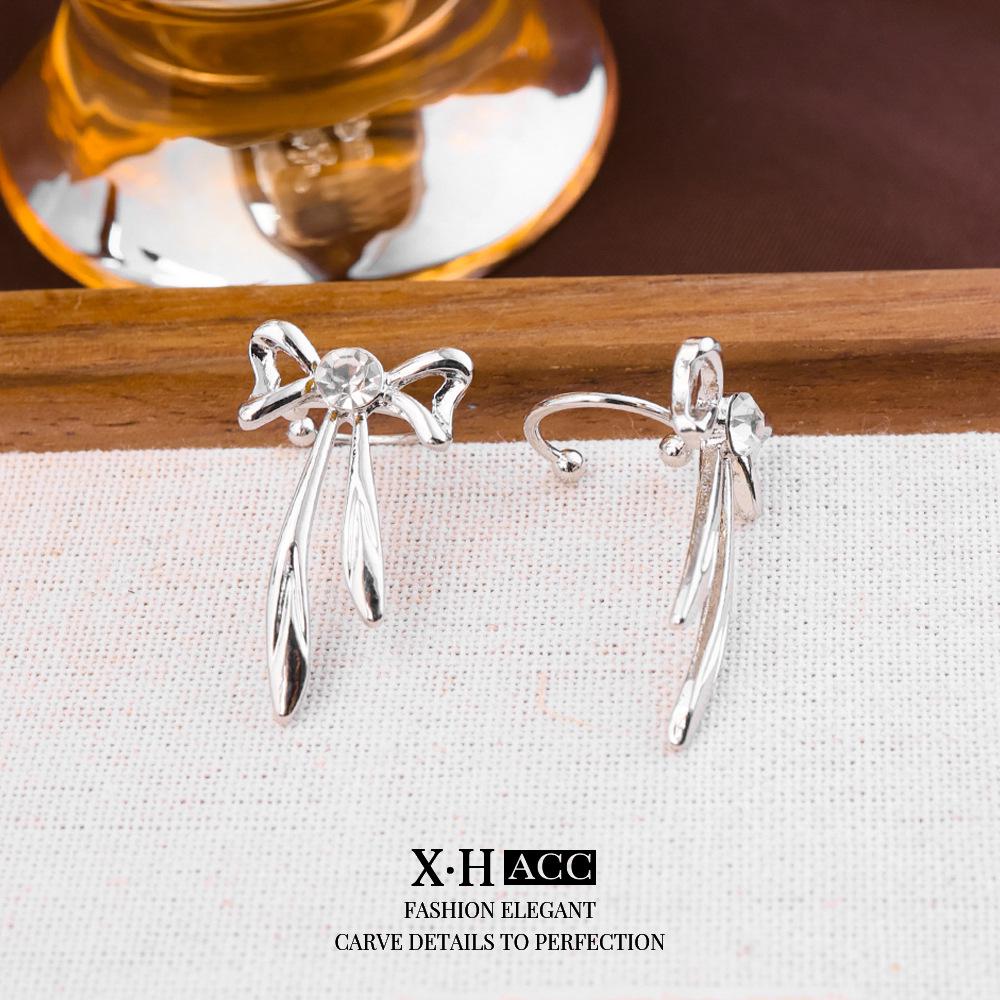 Clips de Oreja Triángulo Francés de Alta Gama Sin Perforación - Pendientes Simples, Elegantes, de Estilo Lujoso para Mujer