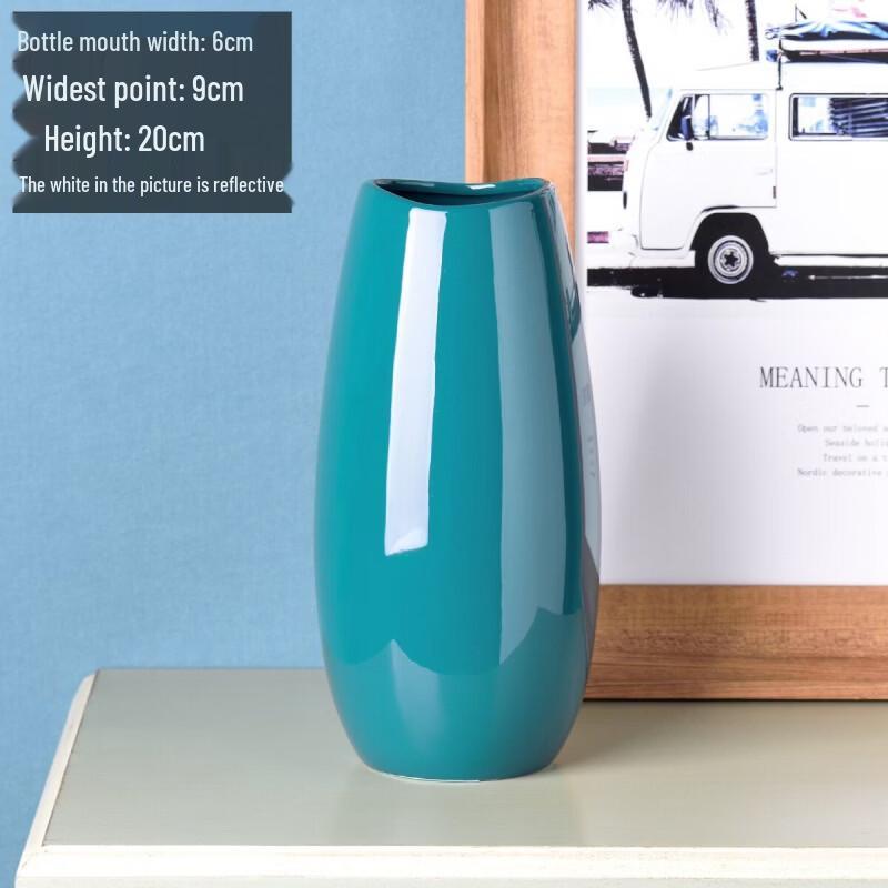 Изумрудно-зеленая керамическая ваза для цветов