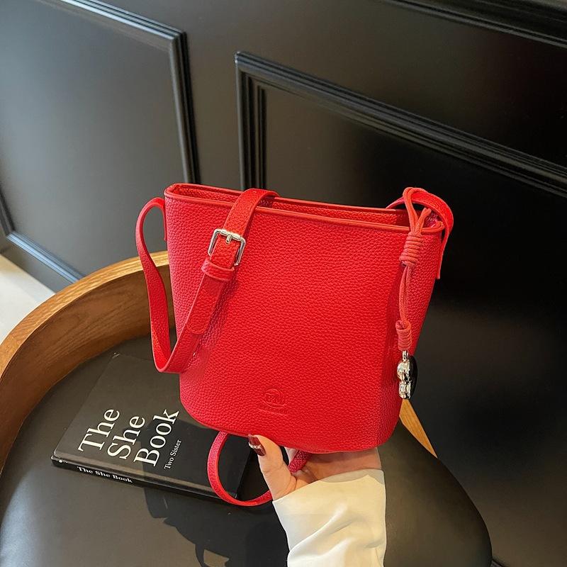 This Year's Popular Small Bag Women's 2025 New Fashion Versatile Messenger Bag Super Fire Shoulder Bucket Bag