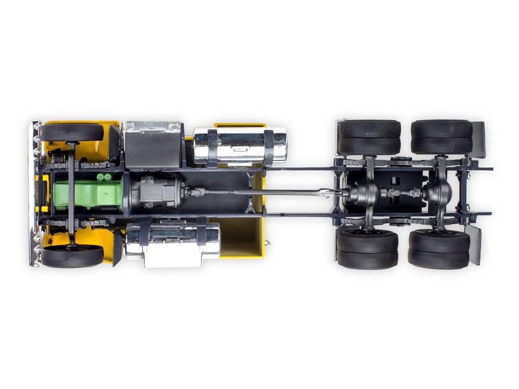 America Revell 1/32 Chevy Bison Semi-Truck Plastic Model 17471