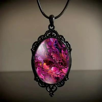 Fashionable Patterned Glass Pendant Necklace for Daily Wear