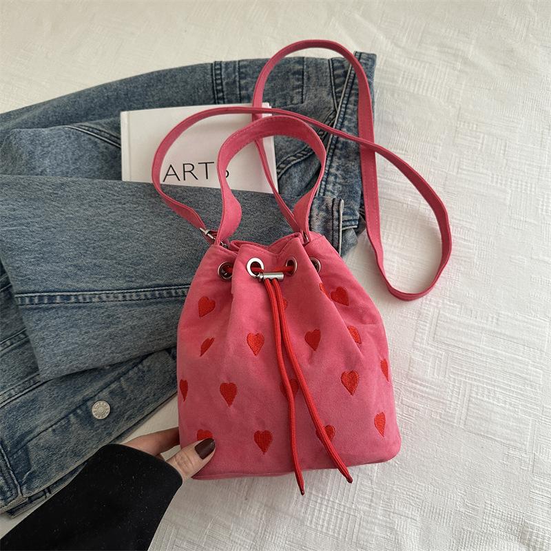 Fresh bucket bag 2025 spring and summer tide fashion messenger portable vegetable basket love contrasting color bag woman