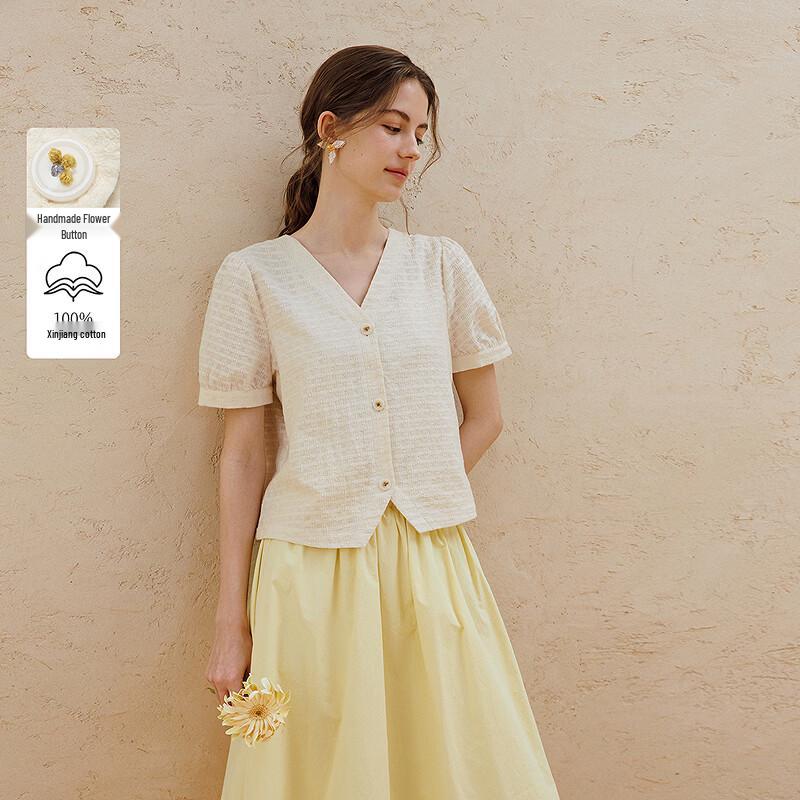 

INMAN Women s Embroidered V-Neck Short Sleeve Shirt S