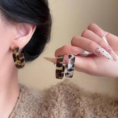 Leopard Print C-shaped Wide Edge Earrings for Women - 2025 Autumn/Winter Retro Maillard Mosquito Coil Ear Clips