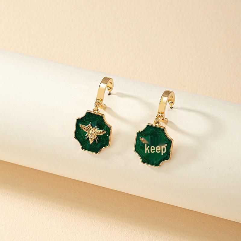 

Korean Dongdaemun Bee Earrings: Retro French-Inspired Geometric Studs for Women