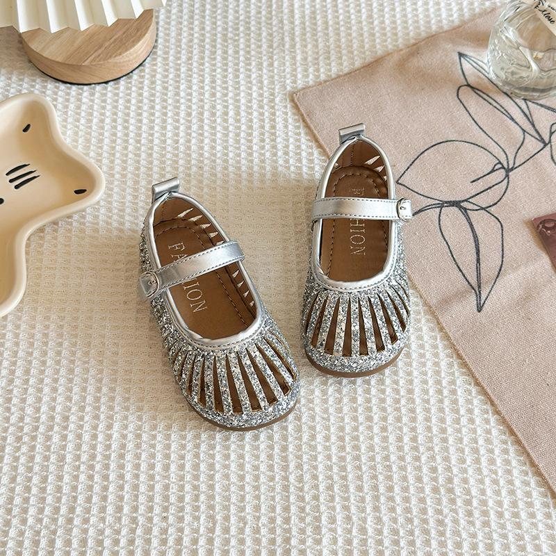 ZapatosFashion Kids Dance Shoes 2025 Summer New Style Girls Leather Shoes Anti Slip Child Sandals Simple Girls' Princess Shoe