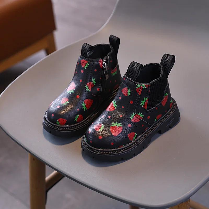 

Girls Causal Boots Cute Strawberry Printed Kids Ankle Boots Platform Non-slip Children School Leather Boots Versatile 30 чорний