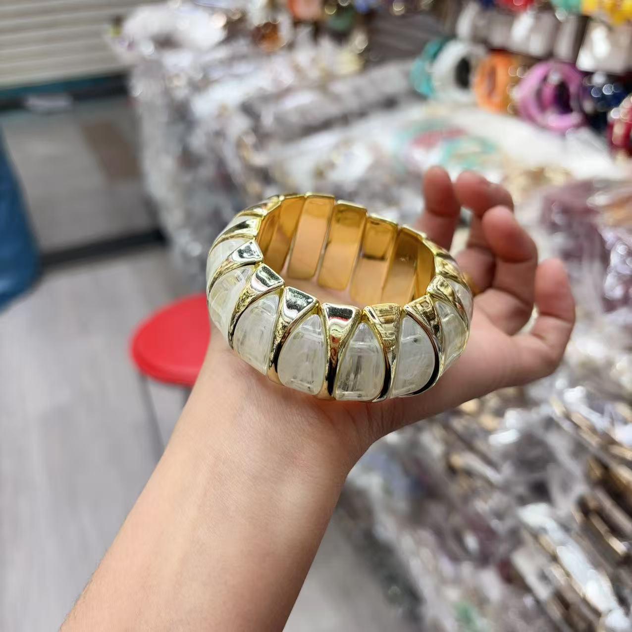 Chic Geometric Irregular Beaded Bracelets: Trendy Acrylic Hand Jewelry for Women