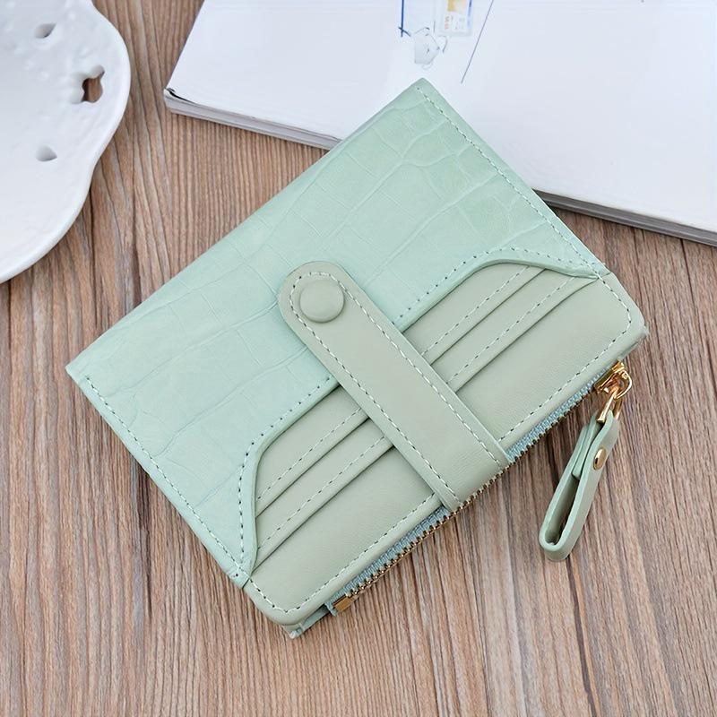 

Women s Crocodile Pattern Leather Wallet - Zipper & Buckle Closure with Card Holder & Coin Purse зелений