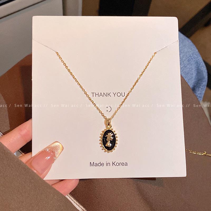 

French retro female avatar oval pendant titanium steel necklace femininity collarbone chain neck chain with jewelry